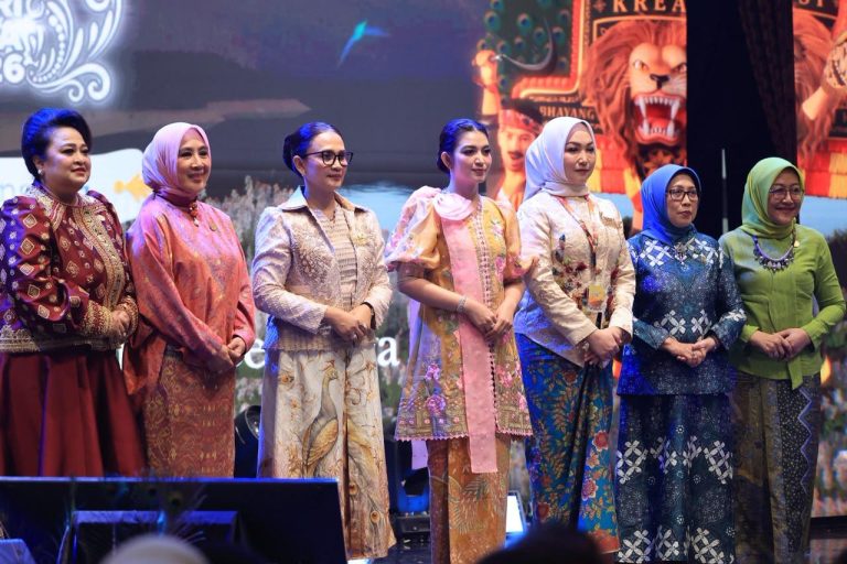 Ketua Umum Seruni Kabinet Merah Putih Selvi Gibran Buka Bazar Kreasi Bhayangkari Nusantara 2026, Dorong UMKM Naik Kelas
