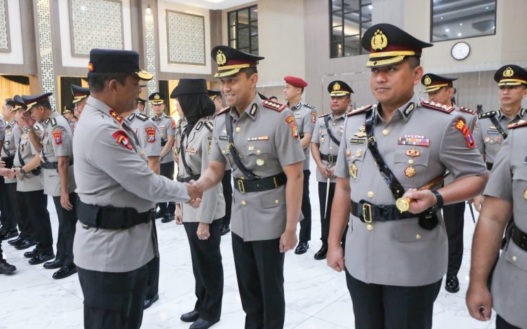 Kapolda Jatim Pimpin Sertijab PJU dan Kapolres, Perkuat Regenerasi Kepemimpinan dan Pelayanan Presisi