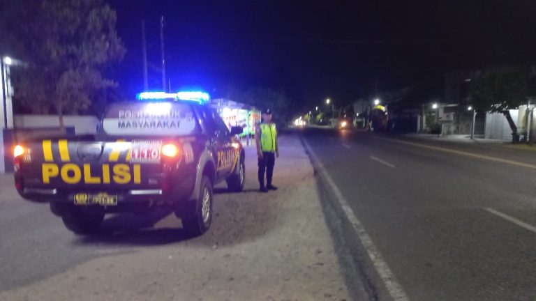 Polsek Balong Gelar Patroli Blue Light, Tingkatkan Kewaspadaan Warga Cegah Gangguan Kamtibmas