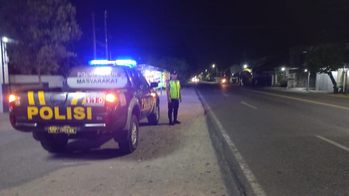 Polsek Balong Gelar Patroli Blue Light, Tingkatkan Kewaspadaan Warga Cegah Gangguan Kamtibmas