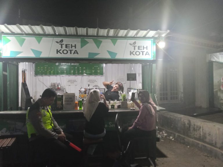Polsek Slahung Gelar Patroli Harkamtibmas, Pastikan Keamanan Pasar Malam hingga Perkemahan