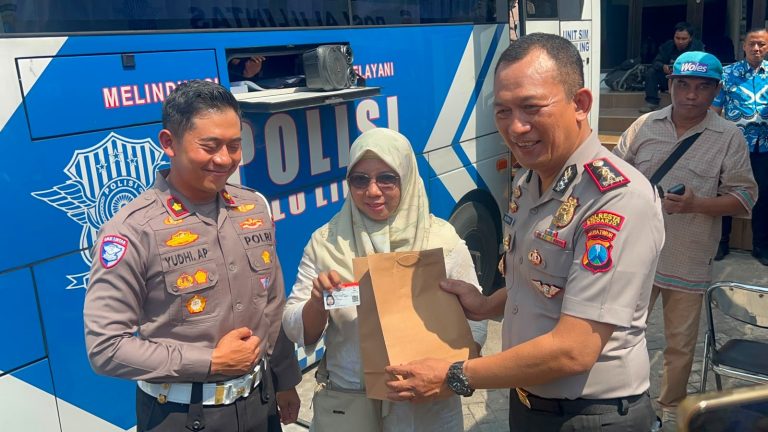 Sambut Hari Kemerdekaan RI ke – 81 Polresta Sidoarjo Hadirkan Layanan SIM Keliling 24 Jam Selama 17 Hari Non Stop
