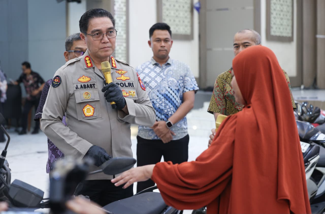 Polda Jatim Kembalikan Mobil dan Motor Hasil Ungkap Kasus Curanmor kepada Para Korban Tanpa Biaya