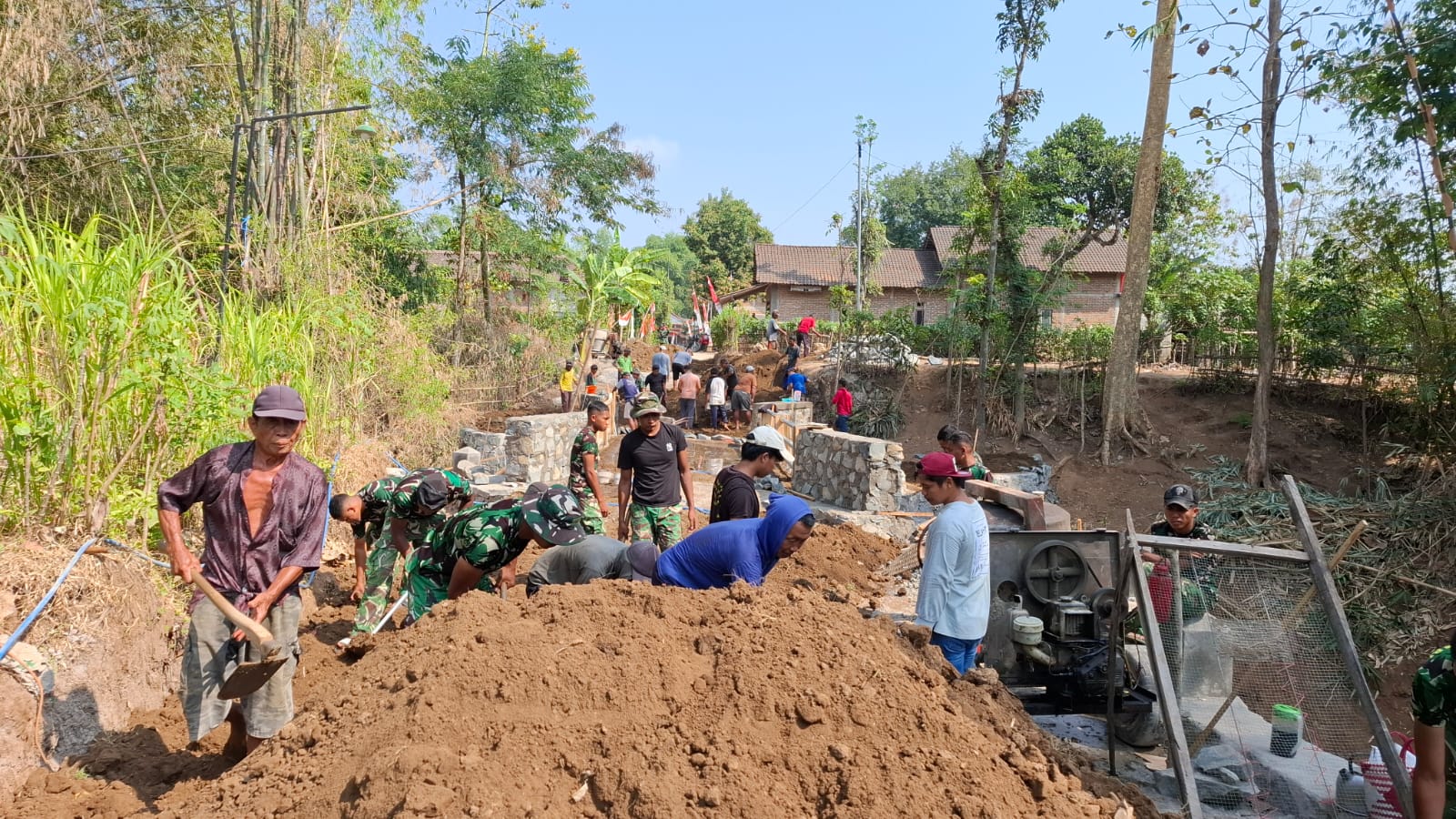 SEMANGAT KEBERSAMAAN WARNAI SETIAP PEMBANGUNAN SASARAN FISIK TMMD KE-129