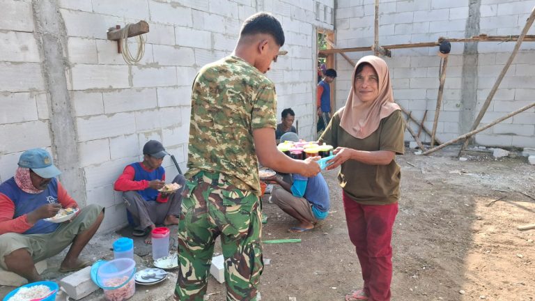 SEGELAS KOPI TANDA KASIH SAYANG MBAH PARMI UNTUK ANGGOTA SATGAS TMMD