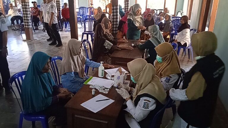 TMMD 129 Gelar Penyuluhan Kesehatan dan Pelayanan Pengobatan Gratis