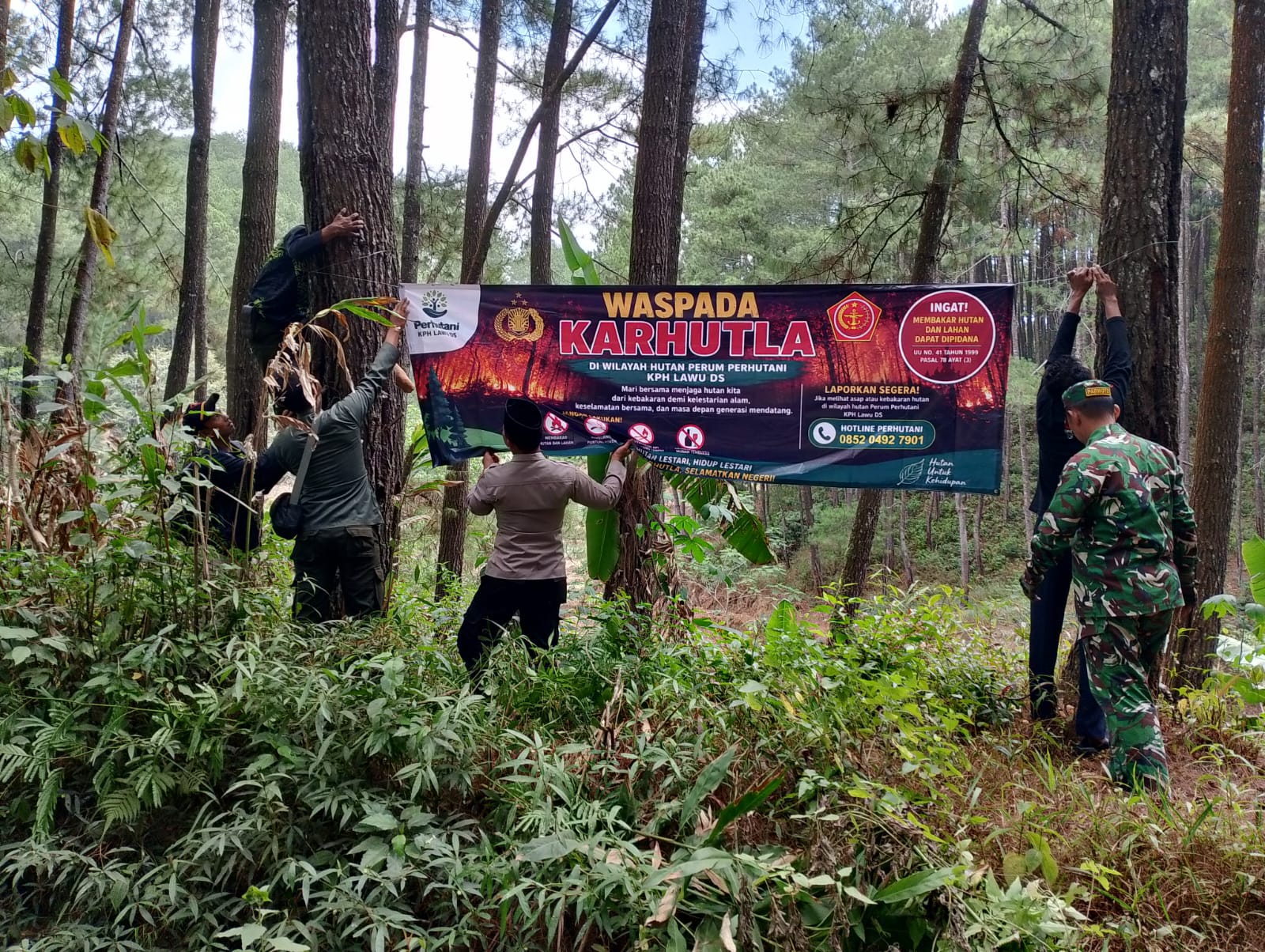 Waspada Karhutla, Sinergi TNI-Polri dan Perhutani Pasang Banner Imbauan di Kawasan Hutan Ngrayun