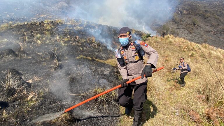 Polres Probolinggo Intensifkan Penanganan Karhutla di Lereng Gunung Bromo