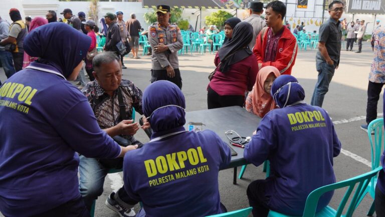 Polresta Malang Kota Gelar Bakkes Ajak Warga Makan Bersama dan Periksa Kesehatan Gratis