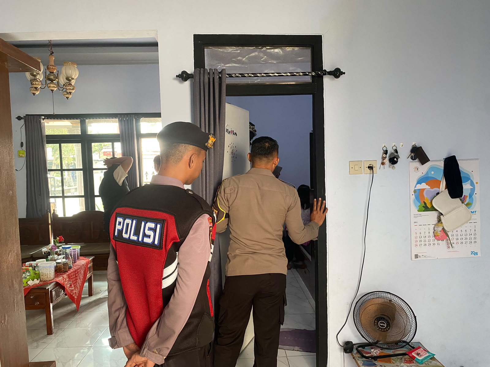 Respons Humanis Polres Ponorogo, Personel 110 Bantu Tenangkan Anak Berkebutuhan Khusus
