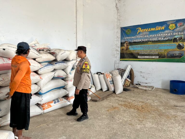 Bhabinkamtibmas Desa Joresan Pantau Stok Beras Warga, Jaga Ketersediaan Pangan