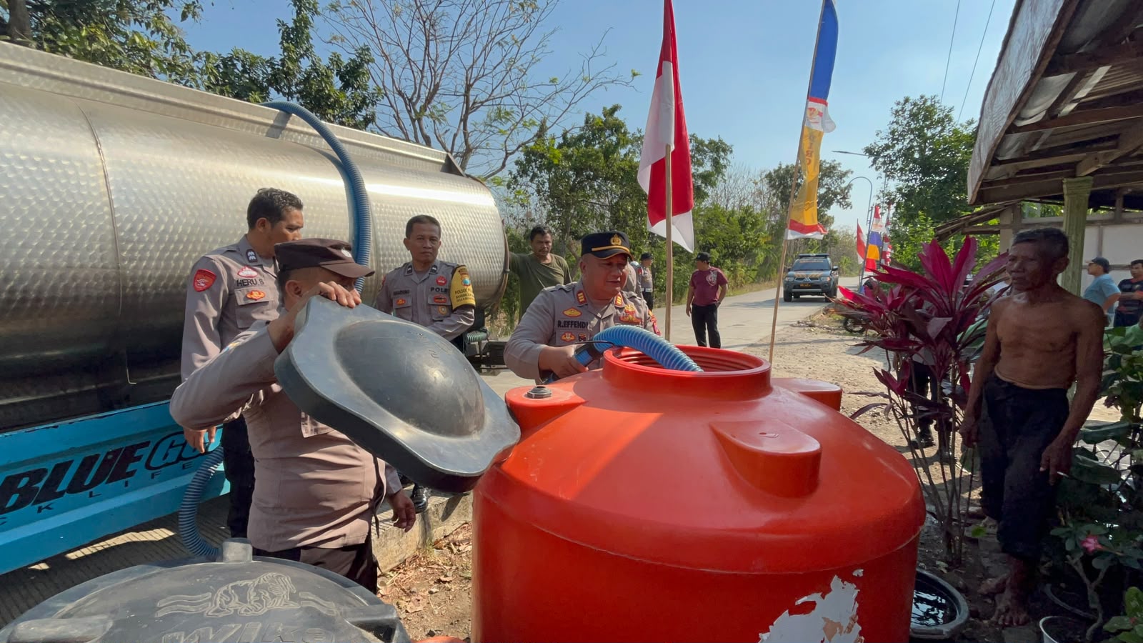 Polsek Pulung Salurkan Bantuan Air Bersih untuk Warga Karangpatihan