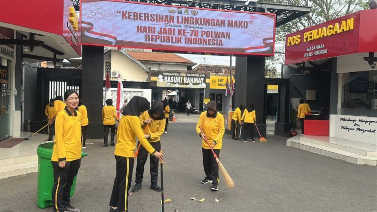 Polwan Polres Ponorogo Gelar Aksi Bersih Mako, Semarakkan Hari Jadi Polwan ke-78