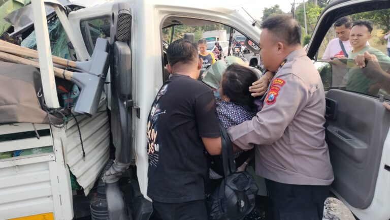 Kabagops Polres Ponorogo Bersama Anggota Sigap Bantu Korban Laka Lantas di Babadan