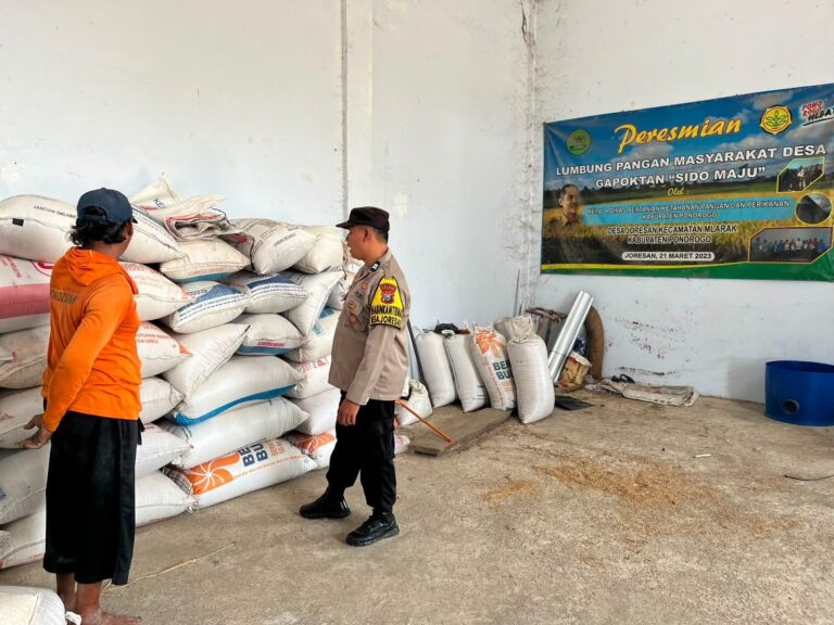 Bhabinkamtibmas Desa Joresan Pantau Stok Beras Warga, Perkuat Ketahanan Pangan di Wilayah