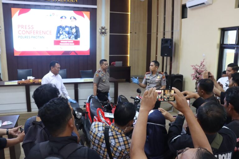 Polres Pacitan Amankan Tersangka Pencuri Emas Senilai Rp.350 Juta Milik Lansia