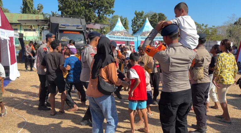 Polri Gelar Senam Trauma Healing untuk Bangkitkan Semangat Pengungsi Pascagempa