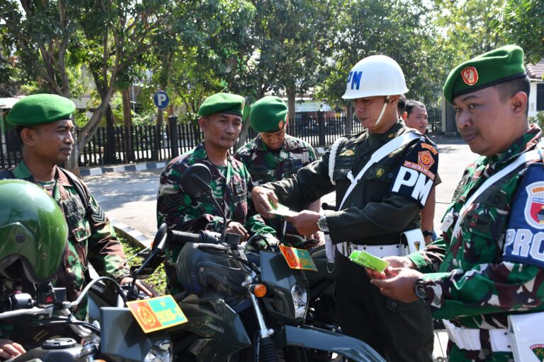 Tingkatkan Disiplin Berkendara, Kendaraan Dinas Prajurit Kodim Ponorogo Diperiksa