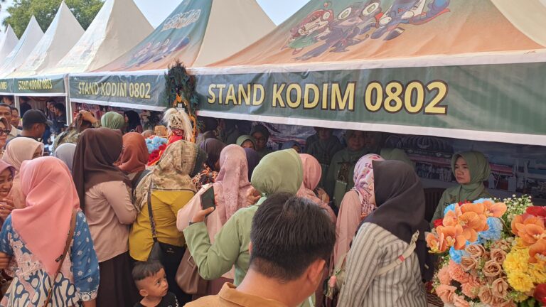 Bazar Pasar Murah HUT ke 81 TNI di Korem 081, Stand Kodim Ponorogo Ramai Diserbu Pengunjung