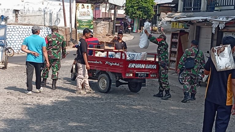 HUT ke 81 TNI, Kodim Ponorogo Adakan Karya Bakti Peduli Sampah Secara Tersebar