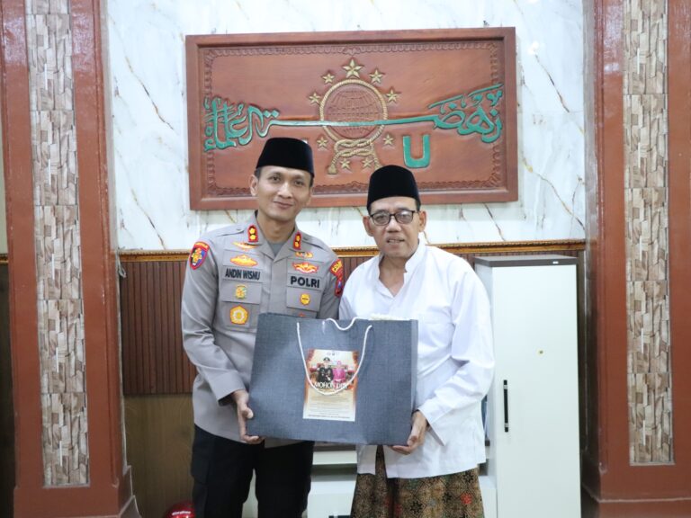 Kapolres Ponorogo AKBP Andin Wisnu Sudibyo Sambangi Sejumlah Pondok Pesantren, Perkuat Silaturahmi dengan Ulama