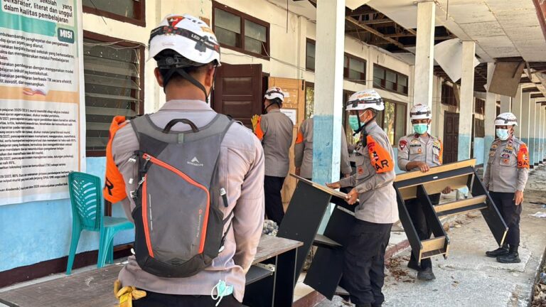 Brimob Hadir di Tengah Pemulihan, Bantu Fasilitas Ibadah dan Pendidikan Pascagempa