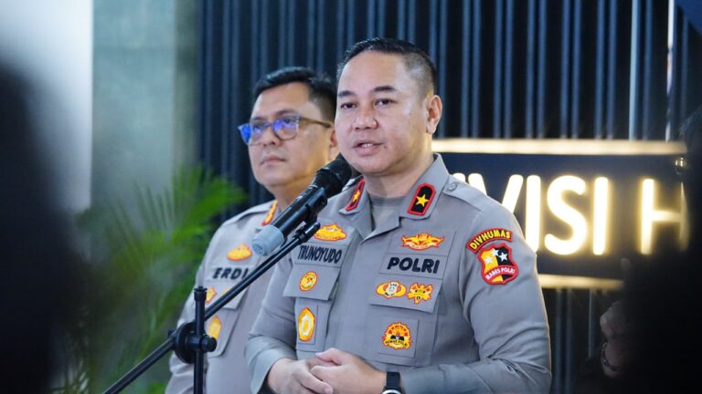 Polda Jatim Terjunkan 60 Personel Siaga 24 Jam Urai Kepadatan di Ketapang Banyuwangi