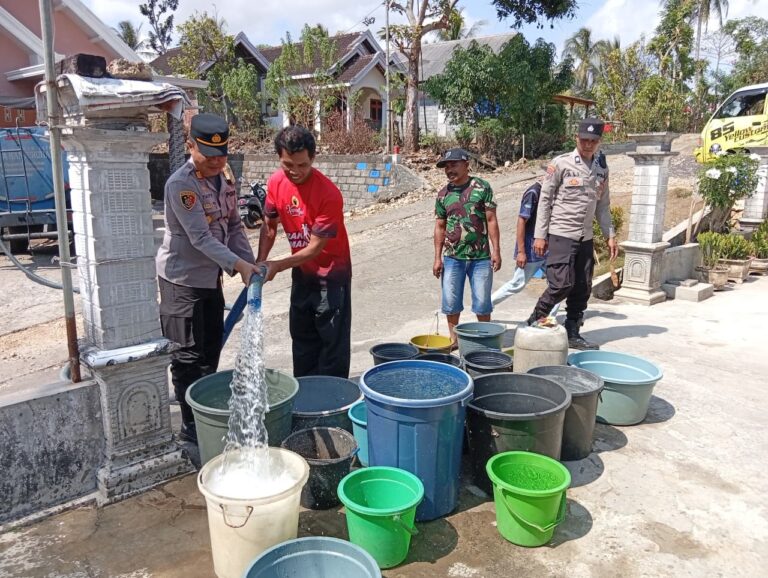 Polres Malang Salurkan Bantuan Air Bersih untuk Warga Terdampak Kekeringan di Bantur