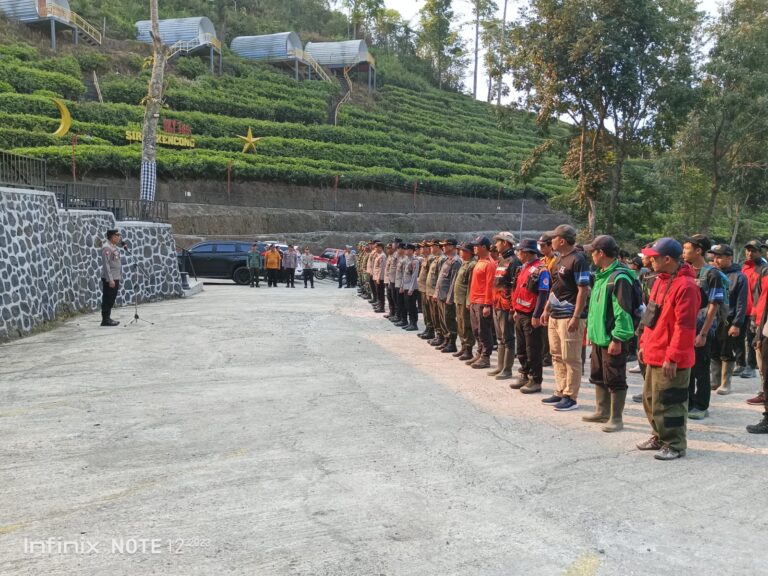 Tembus Ketinggian 1.800 MDPL, Tim Gabungan Polres Blitar Jinakkan Api di Gunung Buthak