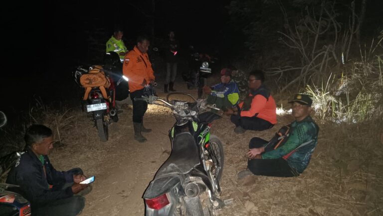 Sinergi Polsek Bungkal Bersama Tim Gabungan Berhasil Jinakkan Karhutla di Ponorogo