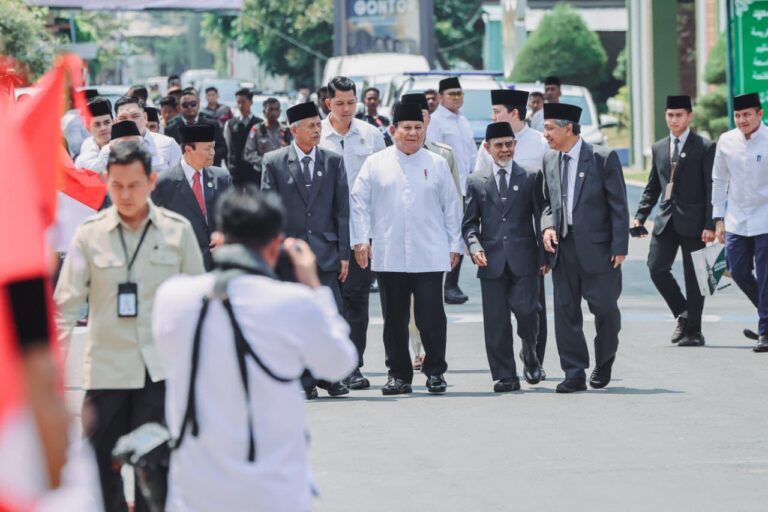 Presiden Prabowo Hadiri Resepsi 100 Tahun Gontor, Kapolri hingga Pejabat Daerah Turut Mendampingi