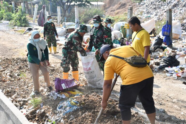 Sinergitas Kodim Ponorogo Bersama Unsur Terkait Dalam Kerja Bakti Wujudkan Lingkungan ASRI