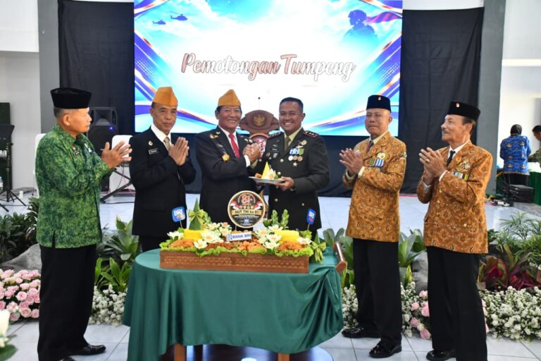Tasyakuran HUT ke 81 TNI, Kodim Ponorogo Adakan Baksos dan Makan Gratis