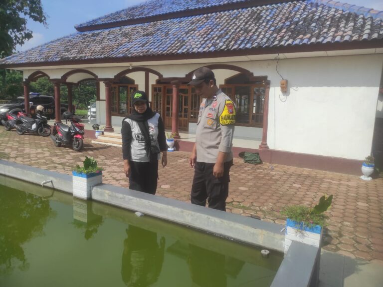 Bhabinkamtibmas Bedrug Pantau Budidaya Lele, Dukung Usaha Produktif Warga