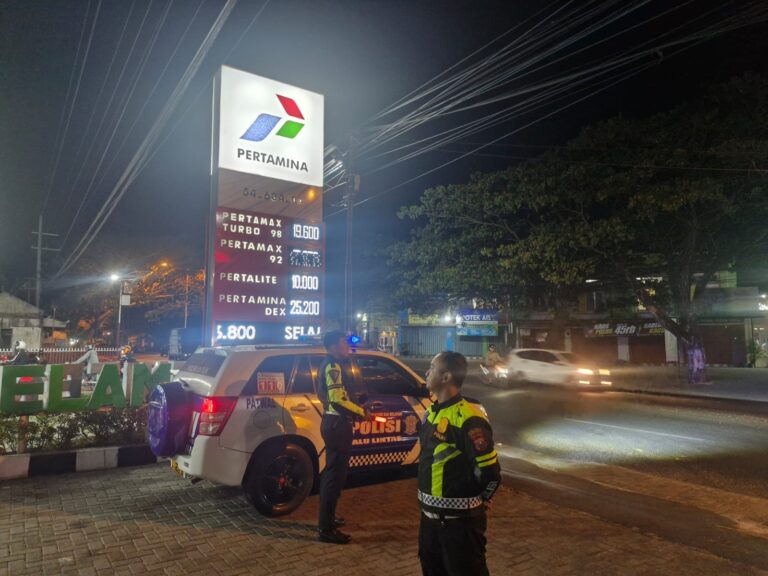 Cegah Antrean BBM Ganggu Lalu Lintas, Satlantas dan Samapta Polres Ponorogo Pantau Sejumlah SPBU
