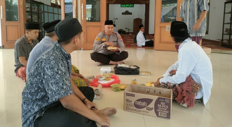Kapolsek Sukorejo Ajak Jamaah Masjid Darul Muttaqin Jauhi Judi Online