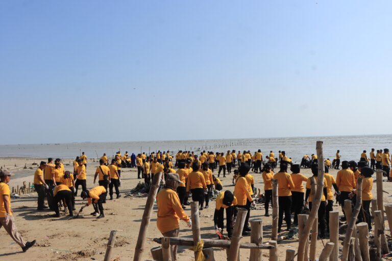 Aksi ‘Jogo Omah’, Polresta Tuban Gelar Green Policing di Pantai Jenu bersama Masyarakat