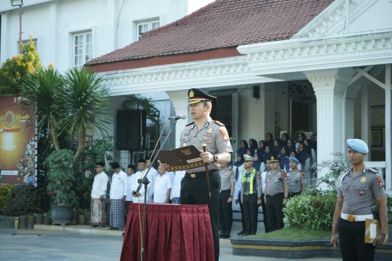 Kapolres Ponorogo AKBP hadir dalam Program Polisi Peduli Pendidikan dalam Rangka Polisi Bersama Masyarakat di SMPN 1 Ponorogo