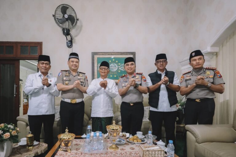 Perkuat Sinergi Kamtibmas, Kapolda Jatim Silaturahmi dengan Sejumlah Ulama di Kediri