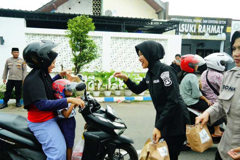 Sambut HUT Humas Polri ke-75, Humas Polres Ponorogo Gelar Bakti Sosial untuk Masyarakat