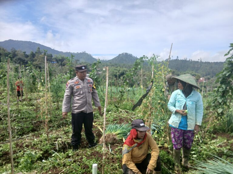 Perkuat Kemitraan hingga Pelosok Desa, Bhabinkamtibmas Kedungbanteng Dorong Warga Kembangkan Potensi Pertanian