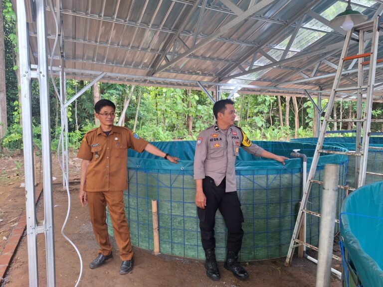 Sambangi Pembudidaya Lele, Bhabinkamtibmas Ngloning Dorong Penguatan Usaha Perikanan Warga