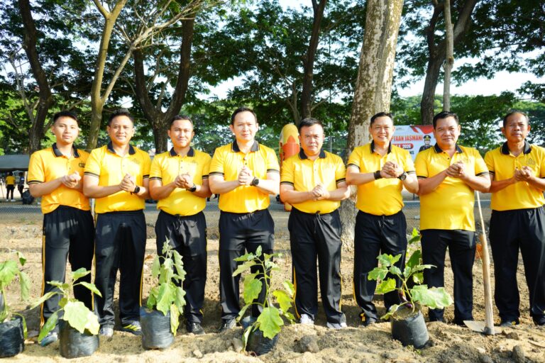 Polres Ponorogo Gelar Green Policing, Kerja Bakti dan Penanaman Pohon Jadi Aksi Nyata Peduli Lingkungan