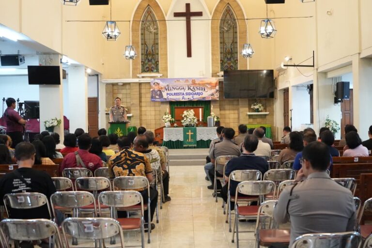 Minggu Kasih Polresta Sidoarjo: Rajut Kehangatan Bersama Jemaat Gereja Demi Kamtibmas Kondusif