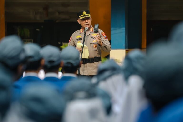 Polisi Peduli Pendidikan: Polda Jatim Hadirkan ‘Polisi Jogo Sekolah’ Wujudkan Lingkungan Pelajar Aman Tanpa Kekerasan