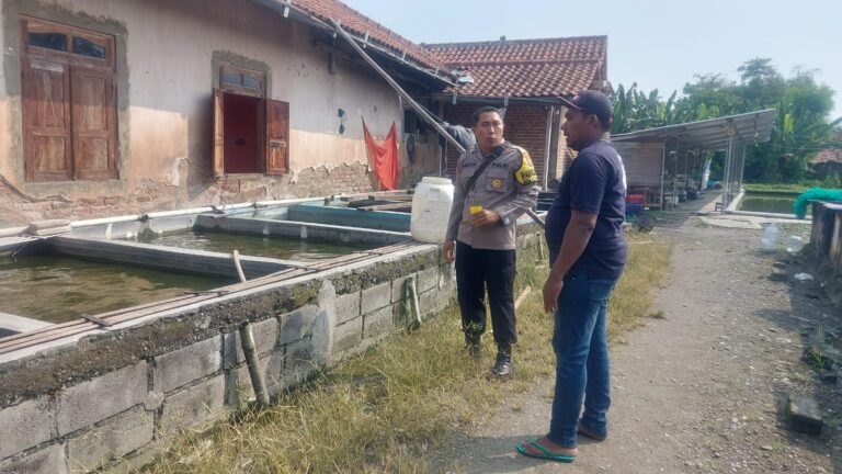 Bhabinkamtibmas Carat Sambangi Pembudidaya Lele, Dorong Usaha Perikanan yang Produktif dan Berkelanjutan