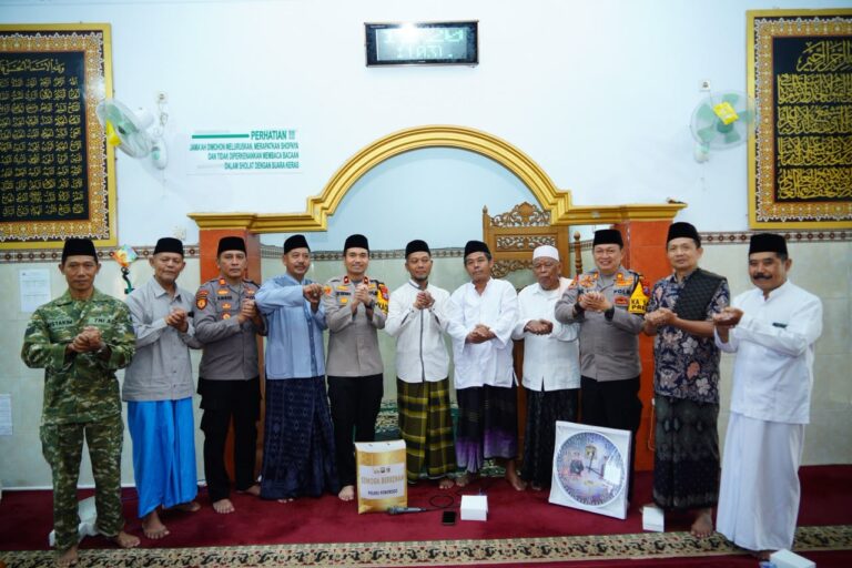 Jumat Keliling di Masjid AT- TAQWA Jenangan, Polri hadir bukan hanya menjaga Keamanan, tetapi Juga Membangun Kedekatan dengan Masyarakat